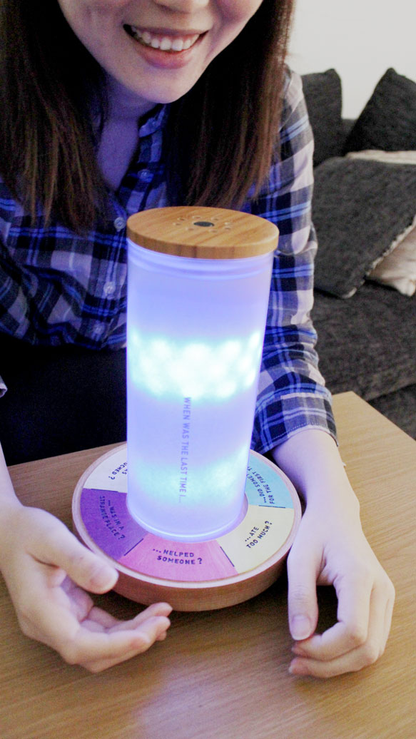 Interactive Table Lamp for Memory Telling